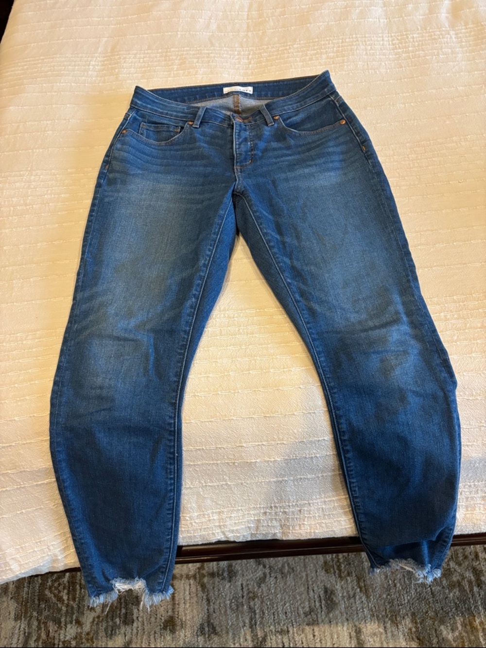 LOFT Women's Dark Blue Skinny Jeans with Frayed Hem.  Size 27 Curvy Skinny.